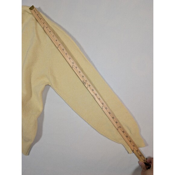 LL Bean Vintage Men's Lambswool Sweater Yellow V Neck Size Large Scotland - Picture 8 of 11